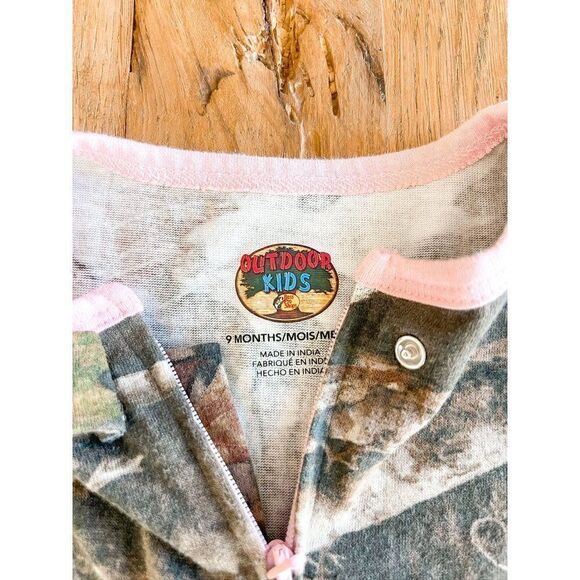 Bass Pro Shop Footed Timber Camo Sleeper Size 9M - Picture 2 of 3